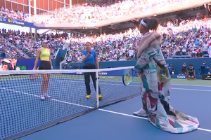 Naomi Osaka n-a avut nicio șansă în optimile US Open! A impresionat doar prin vestimenația nonconformistă
