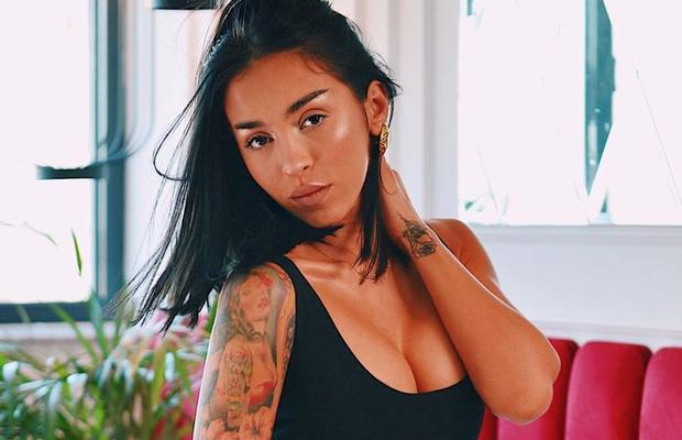 FOTO Un fotbalist celebru din Premier League îi face curte lui Ruby » Cum vrea să profite cântăreața: „Poate e băiat de treabă și îmi dă”