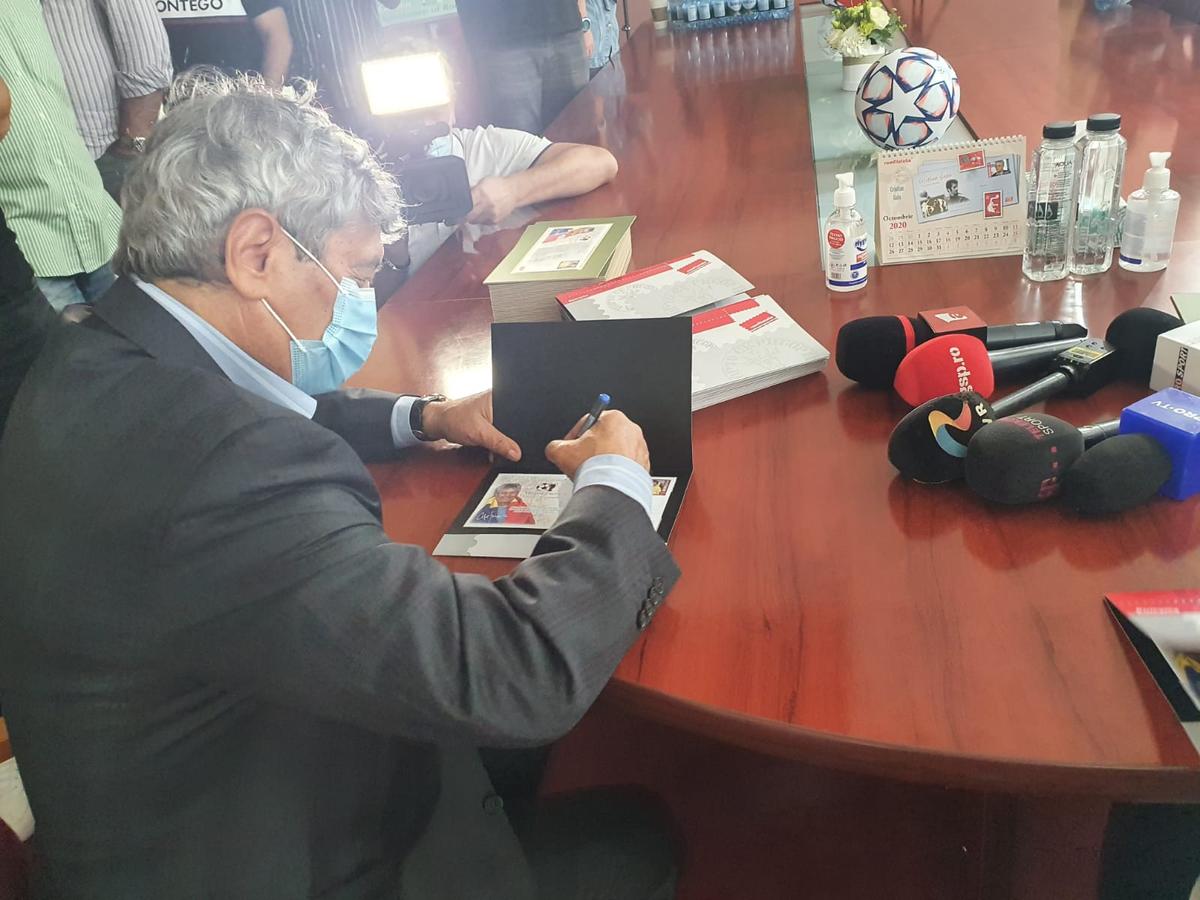 Mircea Lucescu are timbru de la Romfitelia