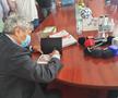 VIDEO + FOTO Moment inedit pentru Mircea Lucescu! Antrenorul a primit un timbru: „Reînvie întreaga atmosferă din anii precedenți”