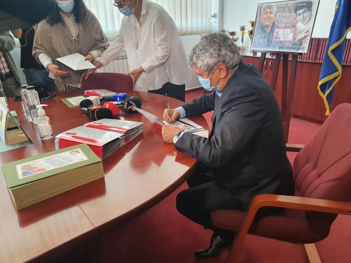 Mircea Lucescu are timbru de la Romfitelia