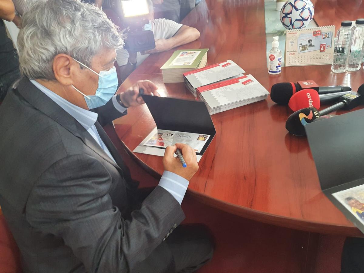 Mircea Lucescu are timbru de la Romfitelia