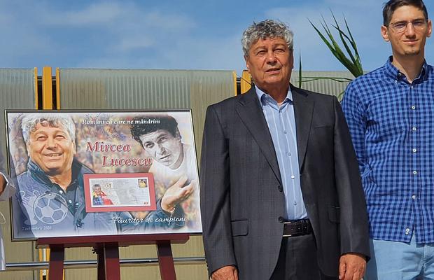 VIDEO + FOTO Moment inedit pentru Mircea Lucescu! Antrenorul a primit un timbru: „Reînvie întreaga atmosferă din anii precedenți”