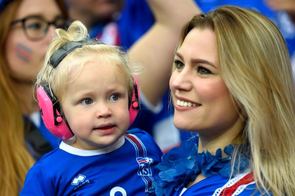 FOTO Islanda - România, fără cele mai sexy fane din Europa! Femeile din Islanda au întors toate privirile la ultimele două turnee finale