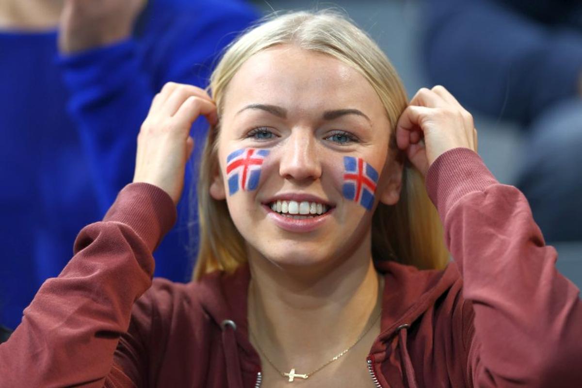Islanda - România, fără cele mai sexy fane din Europa
