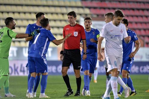 Cifrele negative îi preocupă și pe oficialii din Liga 1, care se tem de posibilitatea unei noi întreruperi.