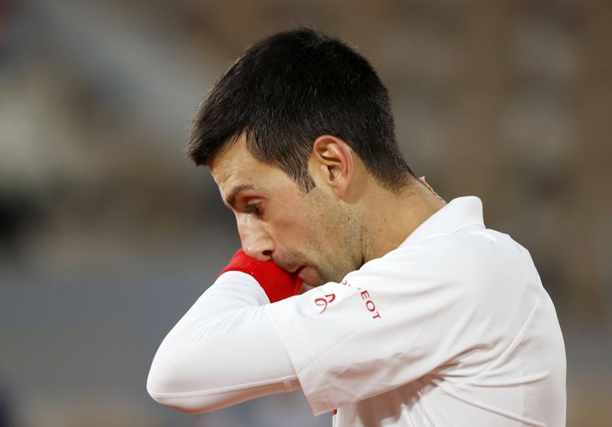 Roland Garros. Novak Djokovic, victorie cu mari emoții » A trecut peste accidentarea din primul set și s-a calificat în semifinale. Cine ia trofeul?