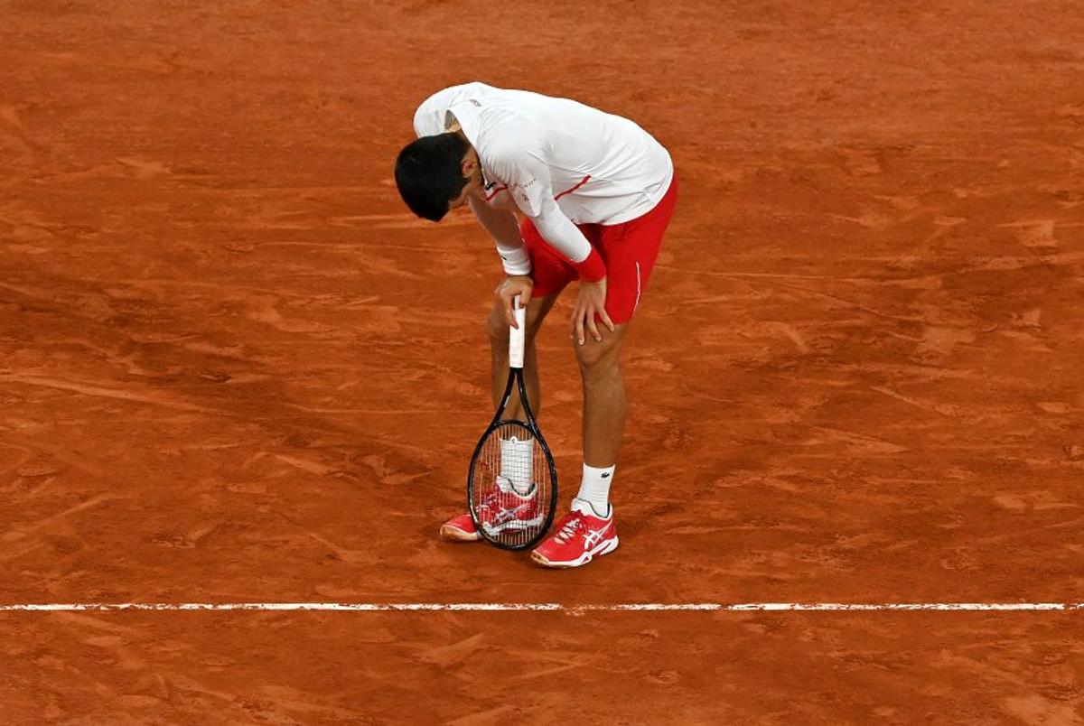Roland Garros. Novak Djokovic, victorie cu mari emoții » A trecut peste accidentarea din primul set și s-a calificat în semifinale. Cine ia trofeul?