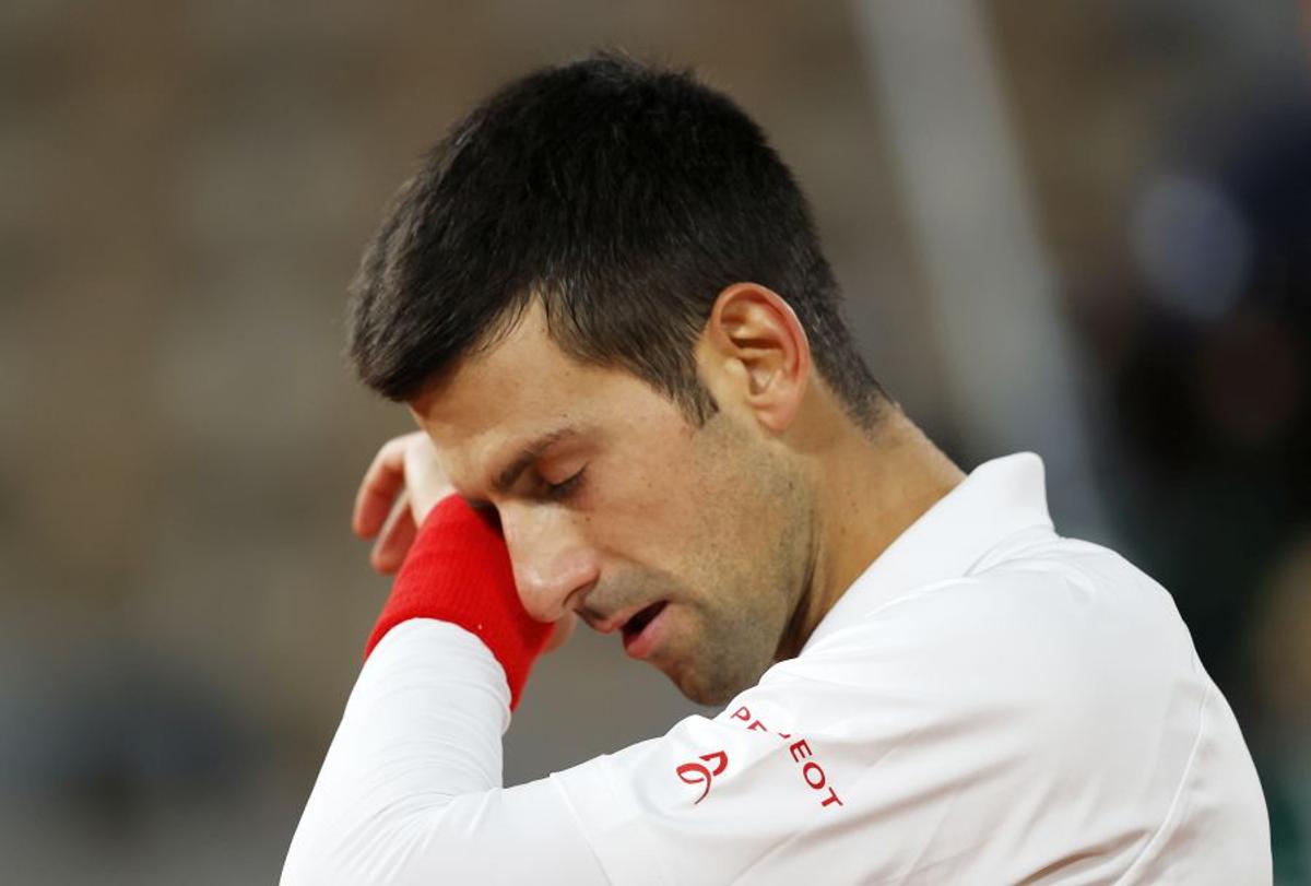 Roland Garros. Novak Djokovic, victorie cu mari emoții » A trecut peste accidentarea din primul set și s-a calificat în semifinale. Cine ia trofeul?