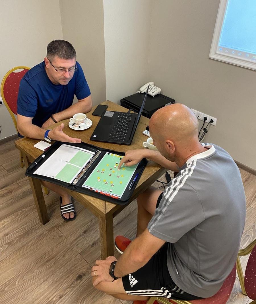 Rețeaua licențelor false de antrenori: nepotul lui Gigi Becali, un antrenor la CSA Steaua și directorul Juventus Torino Academy, posesori de diplome UEFA contrafăcute la Chișinău