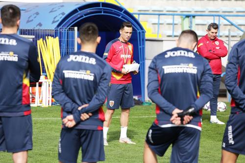 Mirel Rădoi, la antrenamentele echipei naționale // foto: frf.ro