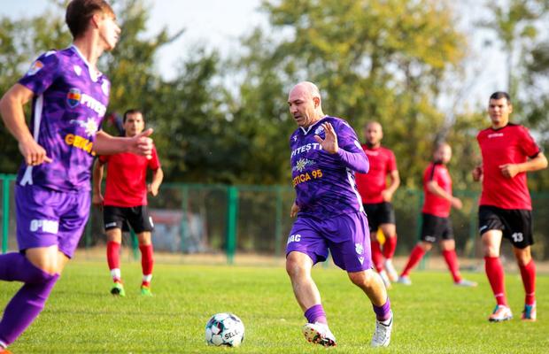 Imagini rare: Vlădoiu, Prepeliță și Schumacher au revenit în iarbă » Meci inedit pentru FC Argeș