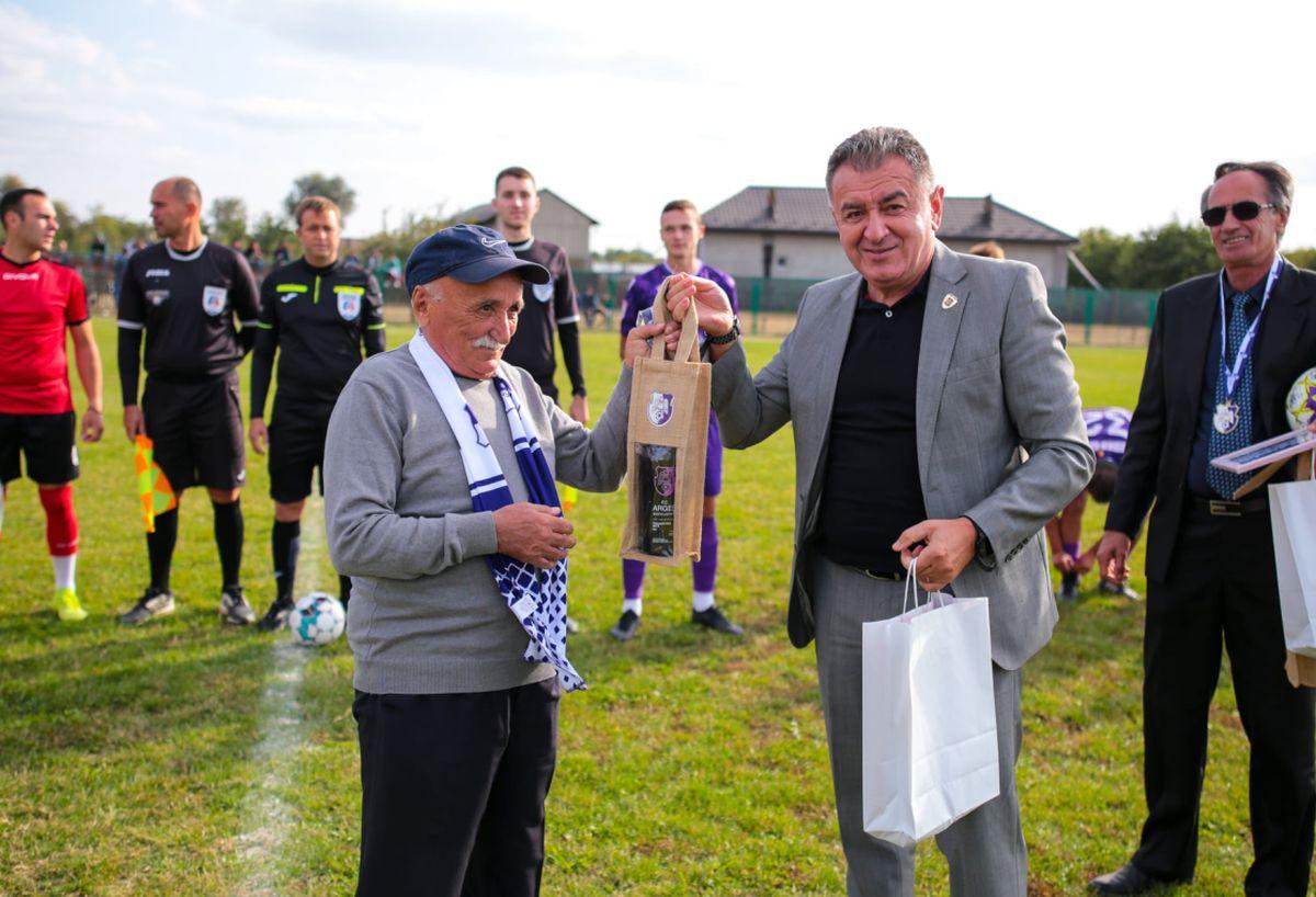 Imagini rare: Vlădoiu, Prepeliță și Schumacher au revenit în iarbă » Meci inedit pentru FC Argeș