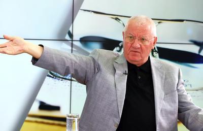 Dumitru Dragomir continuă războiul cu protestatarul Marian Moroșanu, zis „Ceaușescu”: „Am făcut plângere penală!”