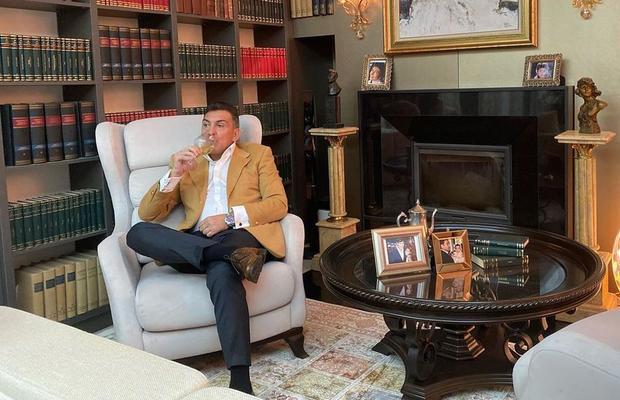 Ilie Dumitrescu, poveste fabuloasă la „Profu' de Sport” » Cum a intrat în lumea artei: „Am fost sensibil la frumos. Pot să scriu o carte cu ce am făcut eu la «Hanul cu Tei»”