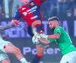 Giroud blocându-l pe Pușcaș în minutul 104