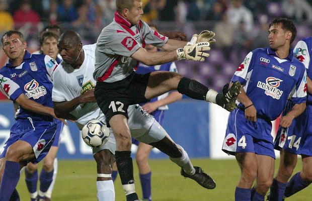 Îl recunoști pe fostul fotbalist din imagine? Vine din alte timpuri, iar azi e o voce cunoscută în Superligă: „Când eram în cantonament, îi trimiteam pe maseuri la pariuri”