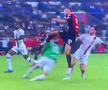 Giroud blocându-l pe Pușcaș în minutul 104
