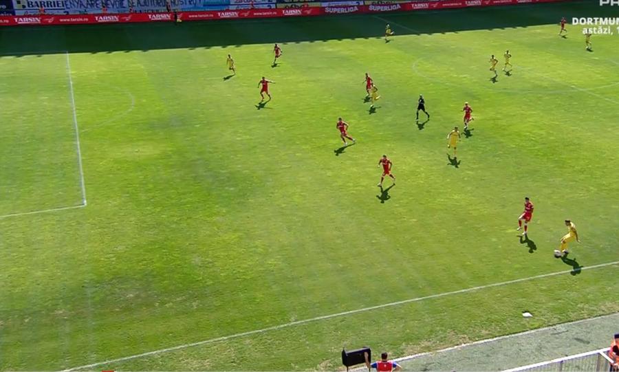 Musi se afla în poziție neregulamentară. Golul fusese anulat din prima de „centralul” Cătălin Popa, ulterior a venit și confirmarea din cabina VAR / Captură Prima Sport Ce mai chin! Teren de „B”, joc de „B” » Petrolul și UTA, remiză neconcludentă pe „Ilie Oană”