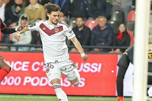 Alexi Pitu, jucând pentru Bordeaux