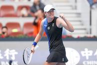 Iga Swiatek, în finală la Beijing. A oprit-o pe Coco Gauff la 16 victorii consecutive