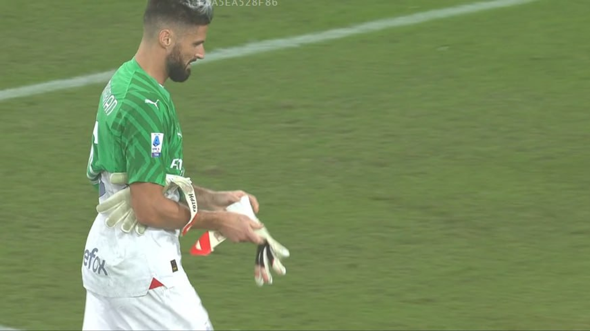 Drăgușin și Pușcaș, implicați în cel mai nebun meci al sezonului! Cu ambii portari eliminați, Giroud l-a blocat fantastic pe atacantul „tricolor” » Era minutul 104