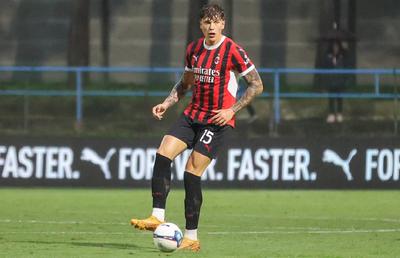 Fundașul care nu vrea să mai audă de România, chemat la prima echipă a lui AC Milan de către Paulo Fonseca