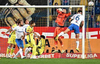 Clubul din Superliga îl împinge la CFR Cluj, jucătorul alege FCSB: „Vrea să fie rezervă”
