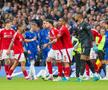 Scandal de amploare în timpul meciului din Premier League » Starul lui Chelsea, surprins când își lovește cu palma peste față un adversar