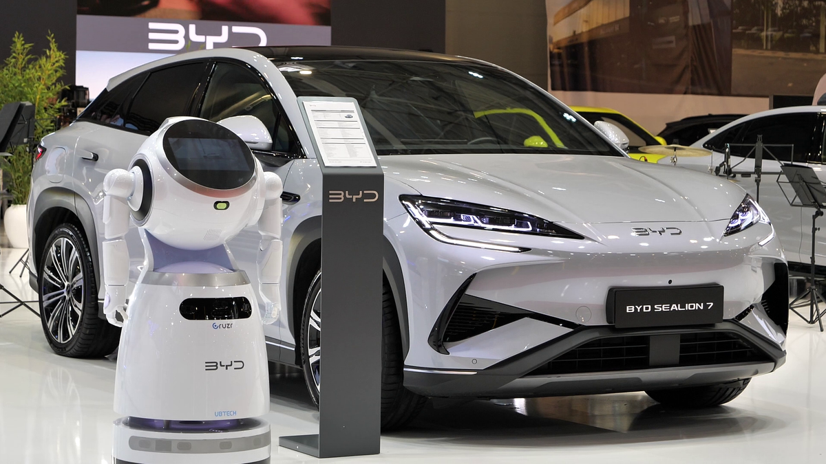 Miza pe mașini electrice » BYD și alți giganți auto își prezintă modelele cu care vor să cucerească piața la Salonul Auto de la București