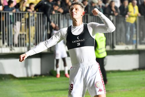 Dobre, salutând galeria Rapidului // foto: Cristi Preda (GSP)