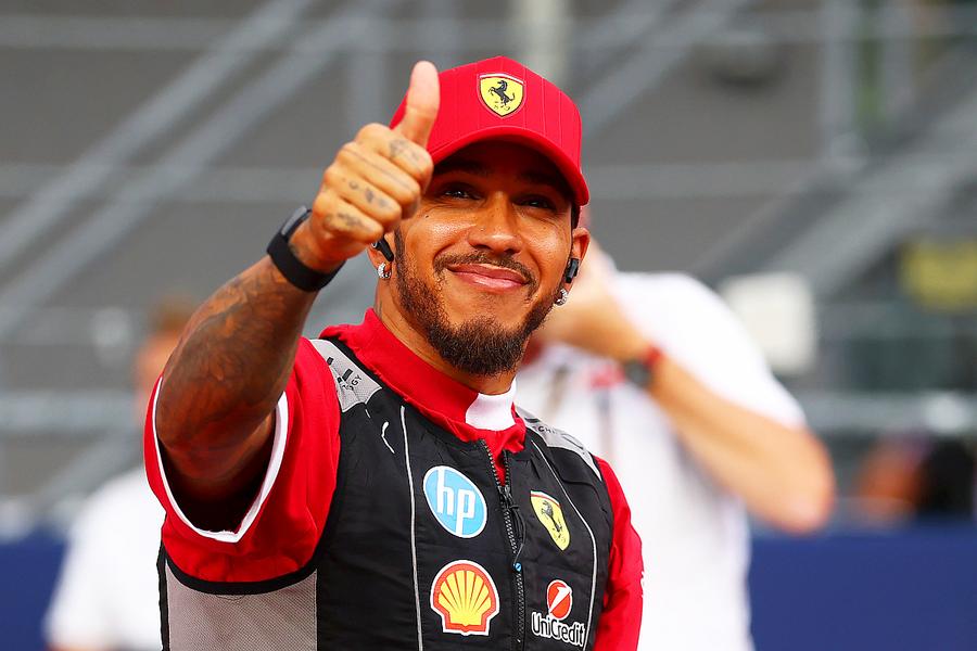 Lewis Hamilton // foto: Guliver/gettyimages Lewis Hamilton i-a avertizat pe piloții McLaren: „Verstappen le va fura titlul dacă ei nu fac același lucru ca el”
