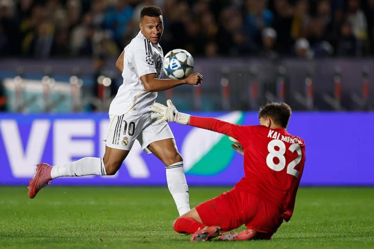 La 18 ani a jucat în Liga Campionilor contra lui Real Madrid, dar alt detaliu i-a uimit pe fani: „E mama sau sora ta?”