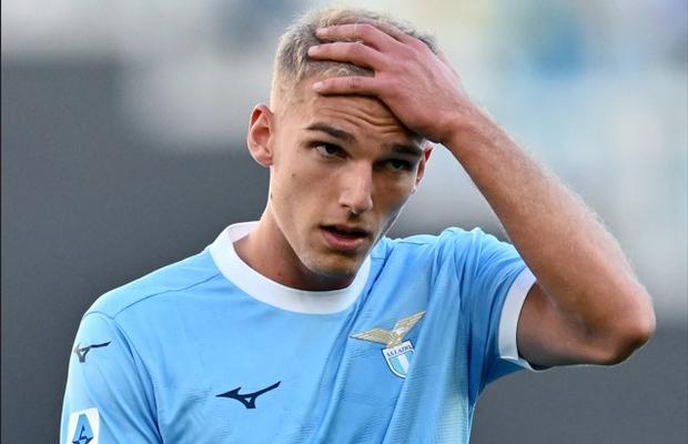 Calvarul trăit de un fotbalist bolnav de mononucleoză: „Am înnebunit cu ochii doar în tavan două săptămâni!”