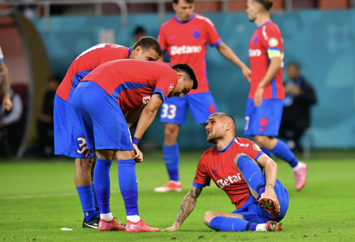 Daniel Bîrligea, Adrian Șut, Juri Cisotti în FCSB - Universitatea Craiova // foto: Ionuț Iordache (GSP)