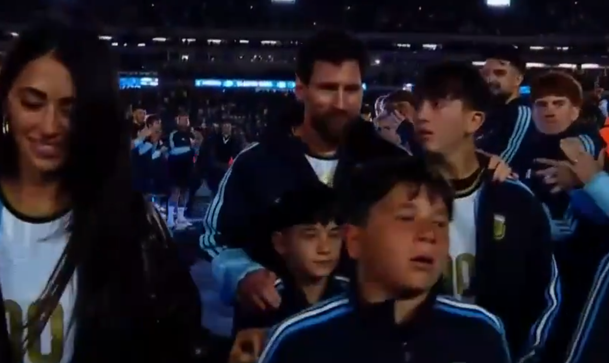 Leo Messi, așa cum nu l-ai văzut niciodată » Vizibil emoționat la ultimul meci pentru Argentina: „Nu vreau să părăsesc terenul. Vă iubesc!”
