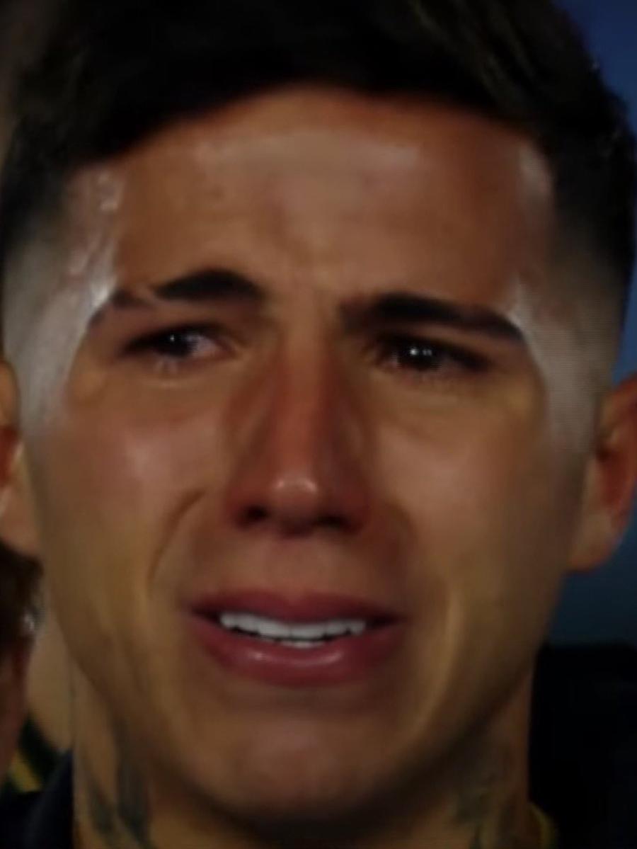 Enzo Fernandez, copleșit în momentul discursului lui Leo Messi // foto: X Copleșitor! A auzit discursul lui Lionel Messi și a plâns în hohote pe teren