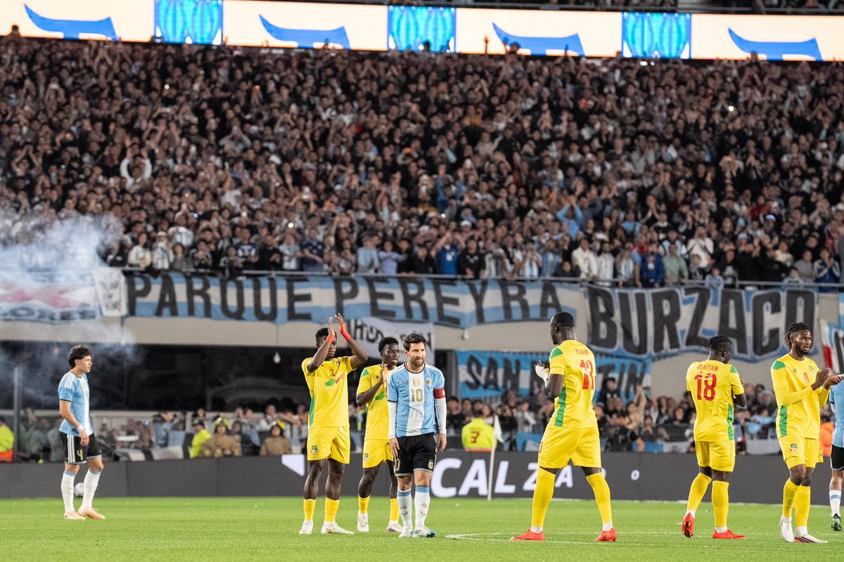 Moment neașteptat în minutul 10: Lionel Messi, surprins pe teren la retragerea din naționala Argentinei
