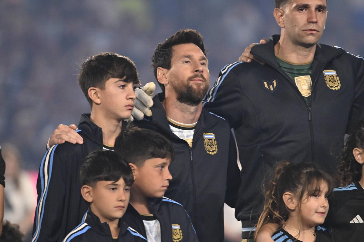 Bannerul interzis care a reapărut la despărțirea lui Messi! Leo n-a mai putut cânta imnul și a izbucnit în lacrimi