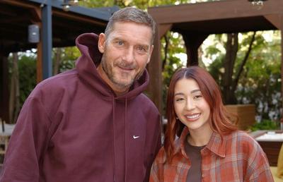 Surpriză! Francesco Totti a venit în România și s-a fotografiat alături de o artistă în vogă : „Nu în fiecare zi...”