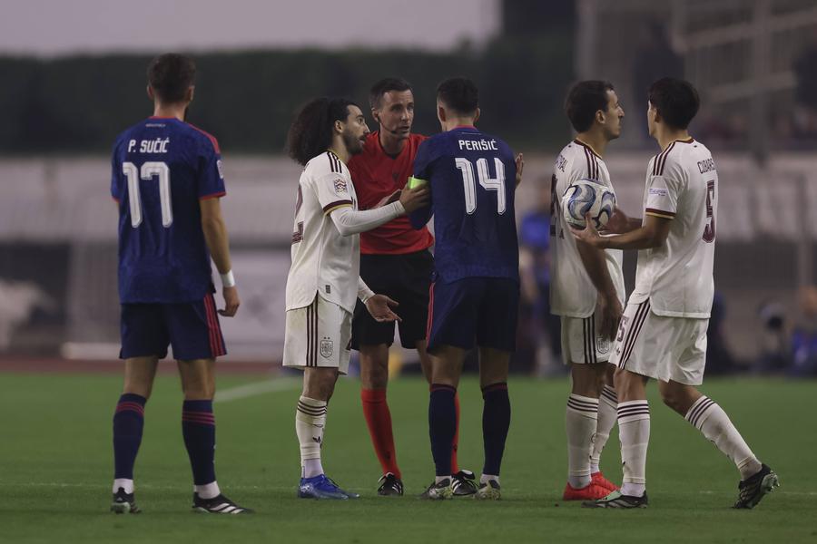 Conflict între Marc Cucurella și Ivan Perisic // foto: imago images Boris Becker a urmărit meciul din Liga Națiunilor și a răbufnit public: „Mereu provoacă haos”