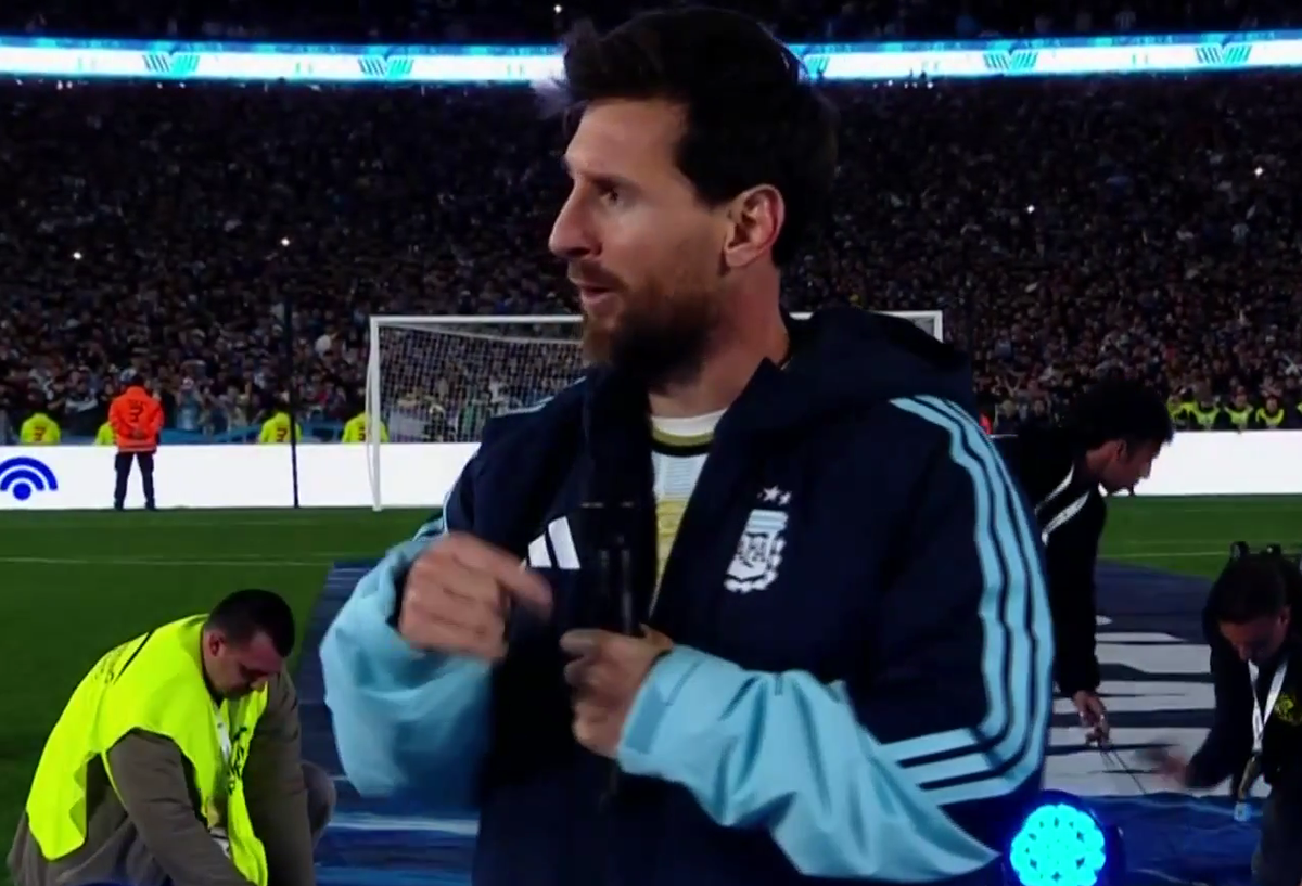 Leo Messi, așa cum nu l-ai văzut niciodată » Vizibil emoționat la ultimul meci pentru Argentina: „Nu vreau să părăsesc terenul. Vă iubesc!”