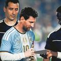 Ce semnifică sculptura primită de Lionel Messi din partea Beninului // foto: X