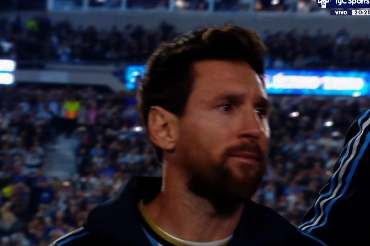 Bannerul interzis care a reapărut la despărțirea lui Messi! Leo n-a mai putut cânta imnul și a izbucnit în lacrimi