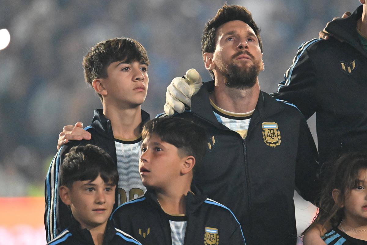 Bannerul interzis care a reapărut la despărțirea lui Messi! Leo n-a mai putut cânta imnul și a izbucnit în lacrimi