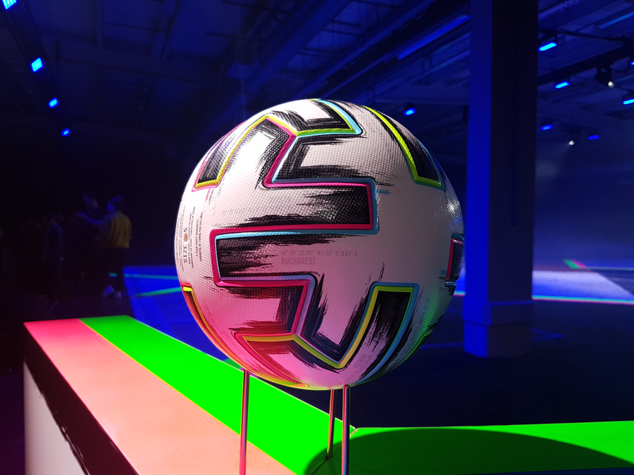 VIDEO+FOTO Imagini spectaculoase de la lansarea „Uniforia”, mingea oficială EURO 2020 » Kepa, Kante și Batshuayi au jonglat cu balonul + Pe minge scrie „Bucharest”