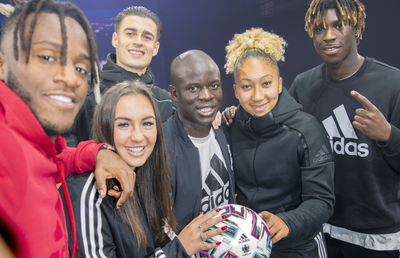 VIDEO+FOTO Imagini spectaculoase de la lansarea „Uniforia”, mingea oficială EURO 2020 » Kepa, Kante și Batshuayi au jonglat cu balonul + Pe minge scrie „Bucharest”