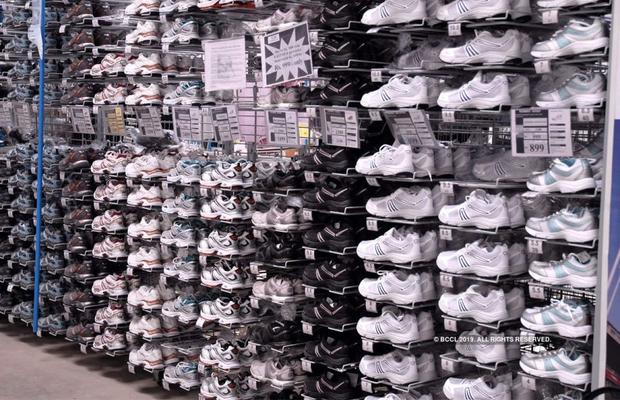 Suma impresionantă: cât cheltuie românii anual pe echipamente sportive, biciclete și pantofi de sport! Cine sunt cei mai mari retaileri