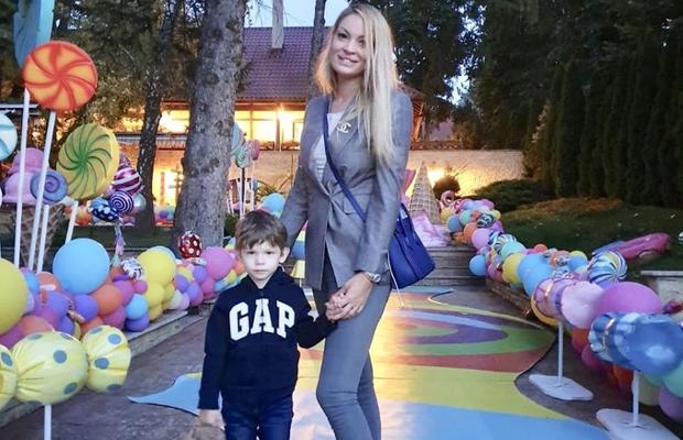 FOTO Valentina Pelinel a postat prima imagine cu Cristi Borcea și cei trei copii ai lor