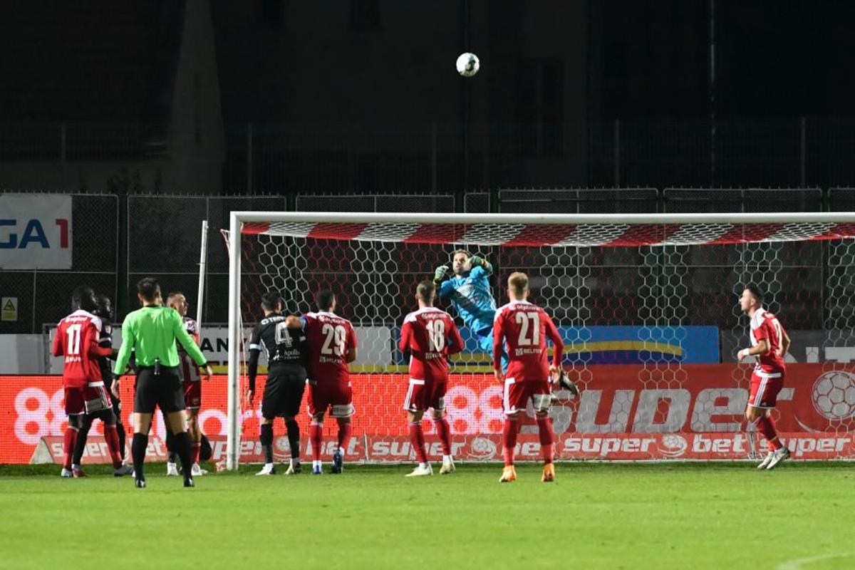 Hermannstadt și-a luat atacant de 1,90m! A fost titular cu Tottenham în Europa League